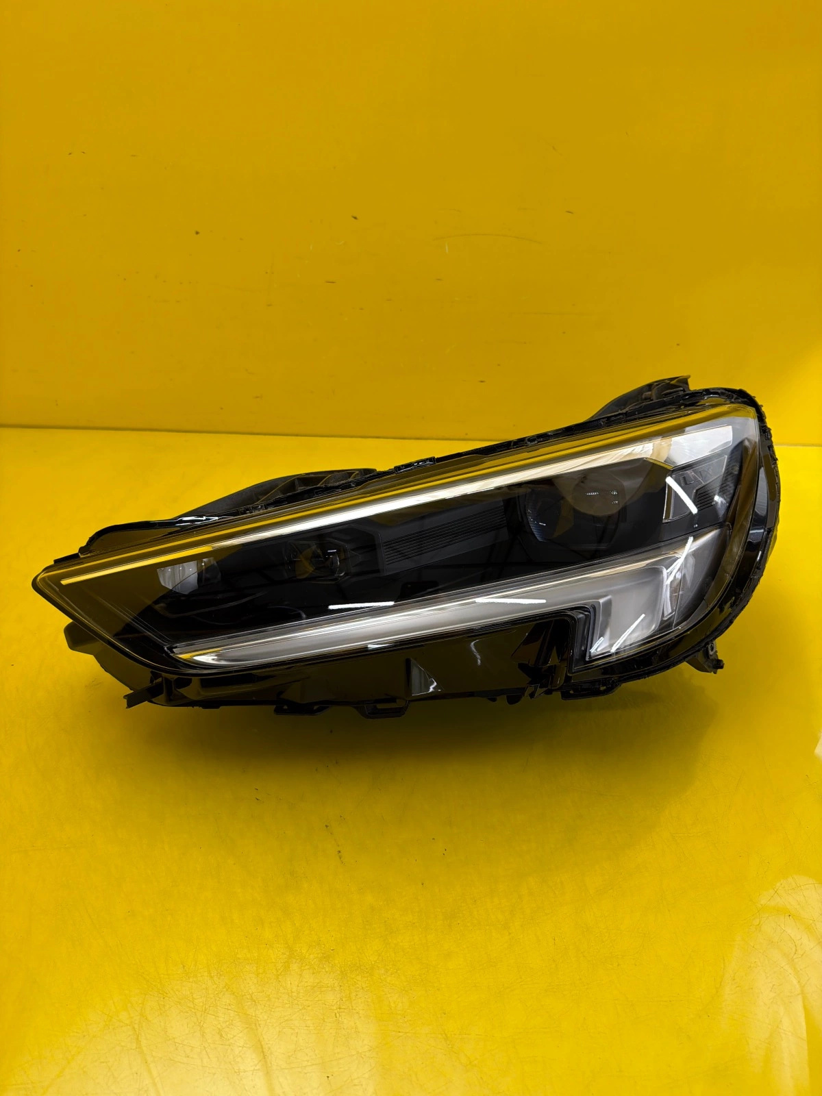 Far stânga Full LED Facelift 2020-2022 OEM 33500