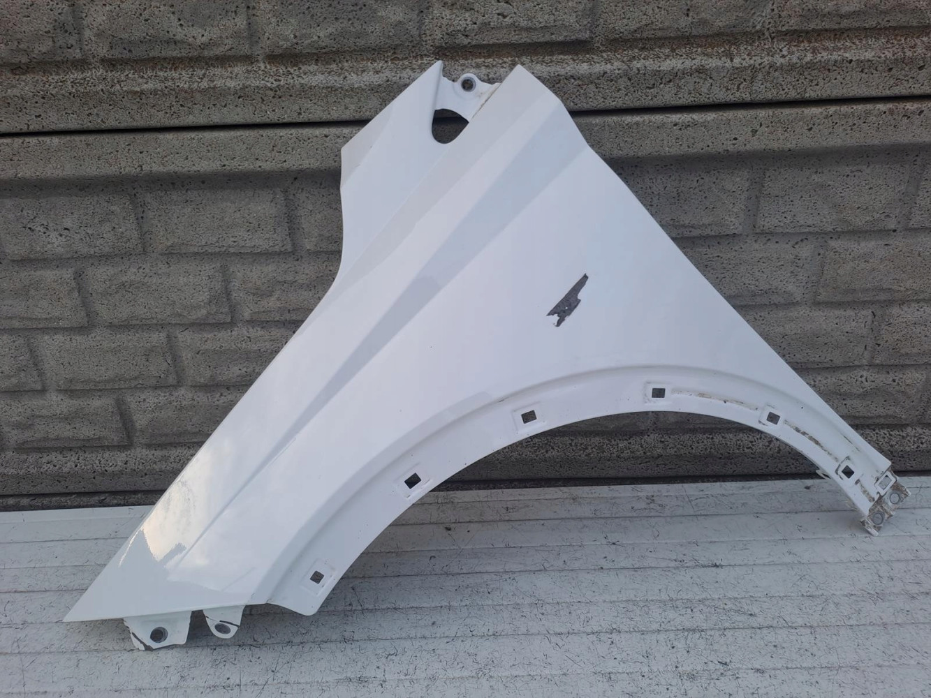 Aripa fata stanga Hyundai 15401750329
