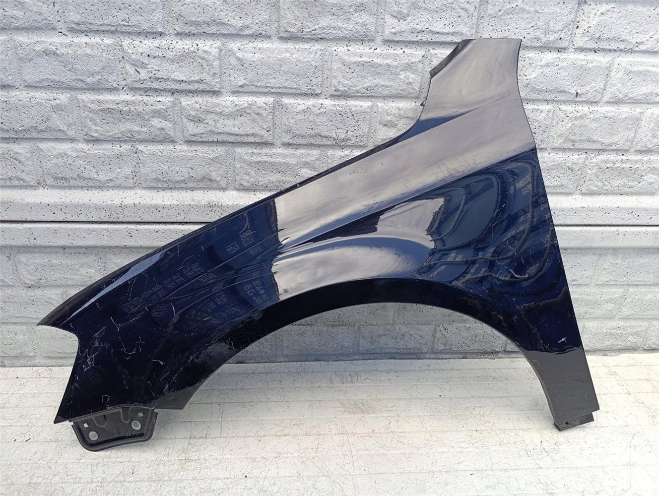 Aripa fata stanga Volkswagen B7 2010 2017 Oryginal