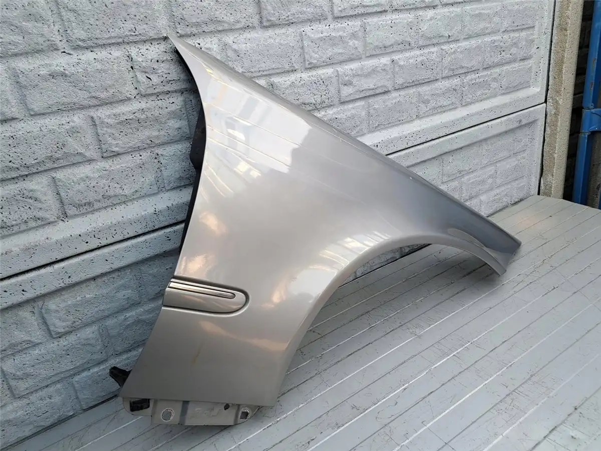 Aripa fata dreapta Mercedes-Benz Cl203 Oryginal