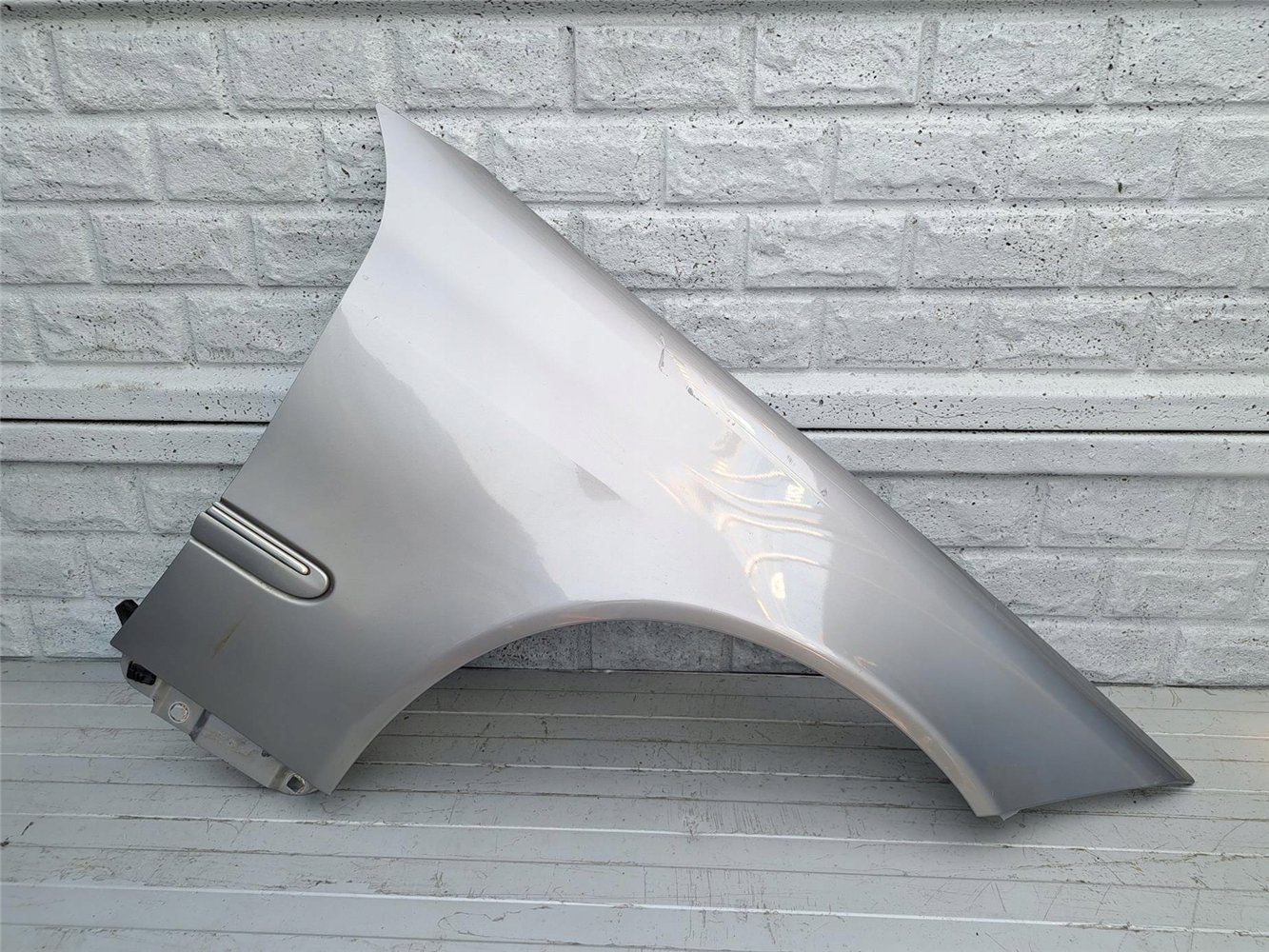 Aripa fata dreapta Mercedes-Benz Cl203 Oryginal