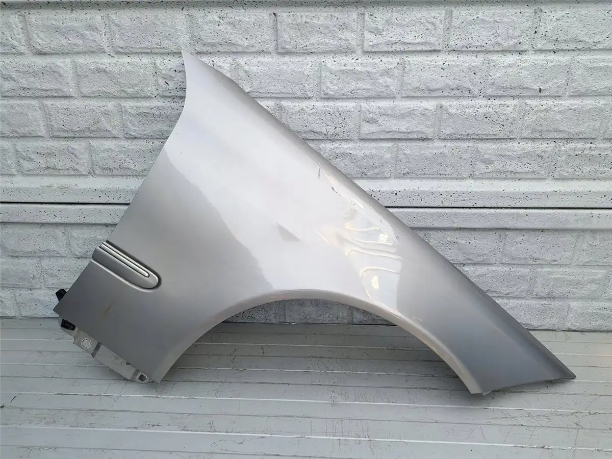 Aripa fata dreapta Mercedes-Benz Cl203 Oryginal