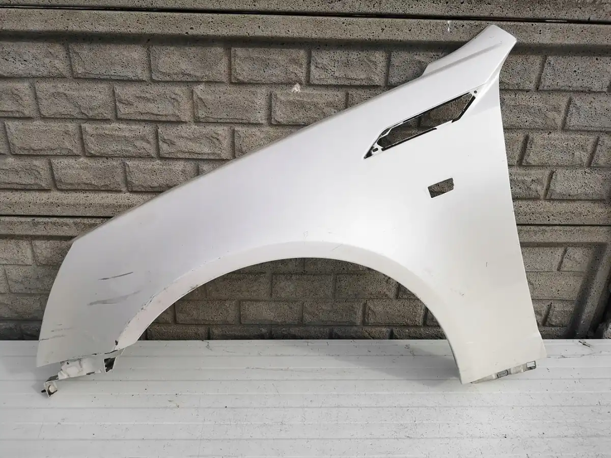 Aripa fata stanga Pozostale Cadillac Cts Ii 2 07 13