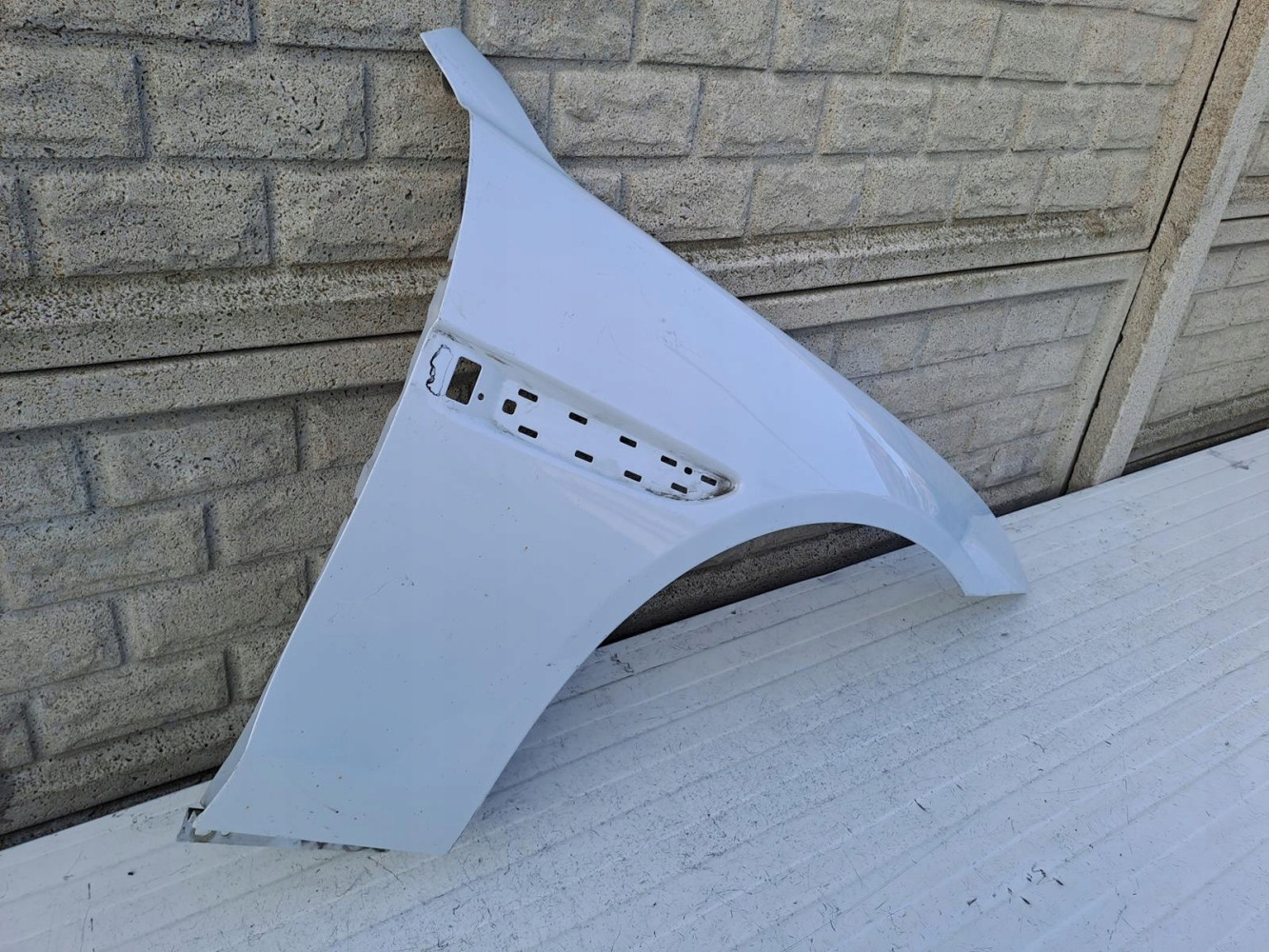 Aripa fata dreapta Jaguar Xe 2015 2022 - Image 3