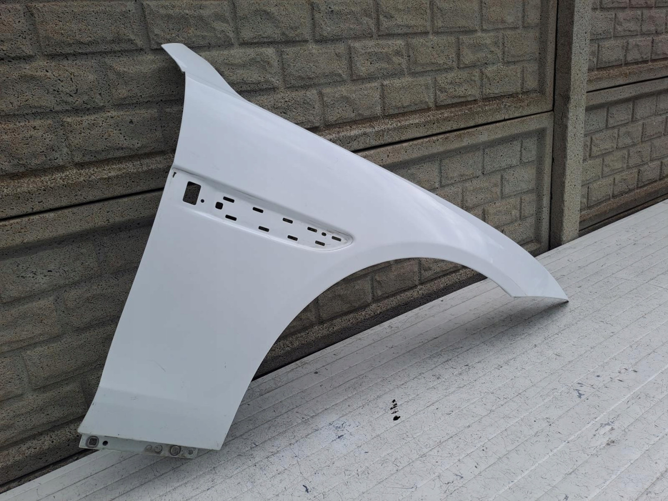 Aripa fata dreapta Jaguar Xe 2015 2022 - Image 3