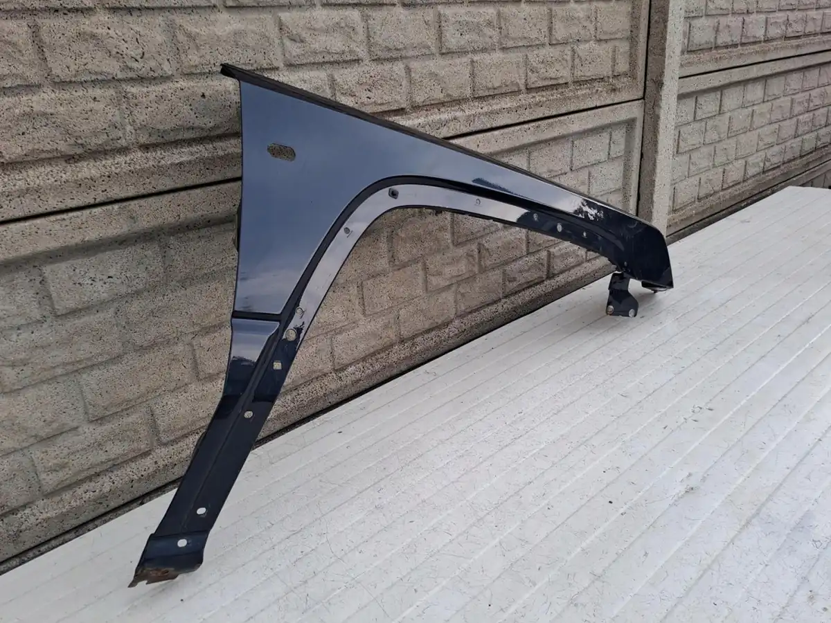 Aripa fata dreapta Jeep Commander I 05 10