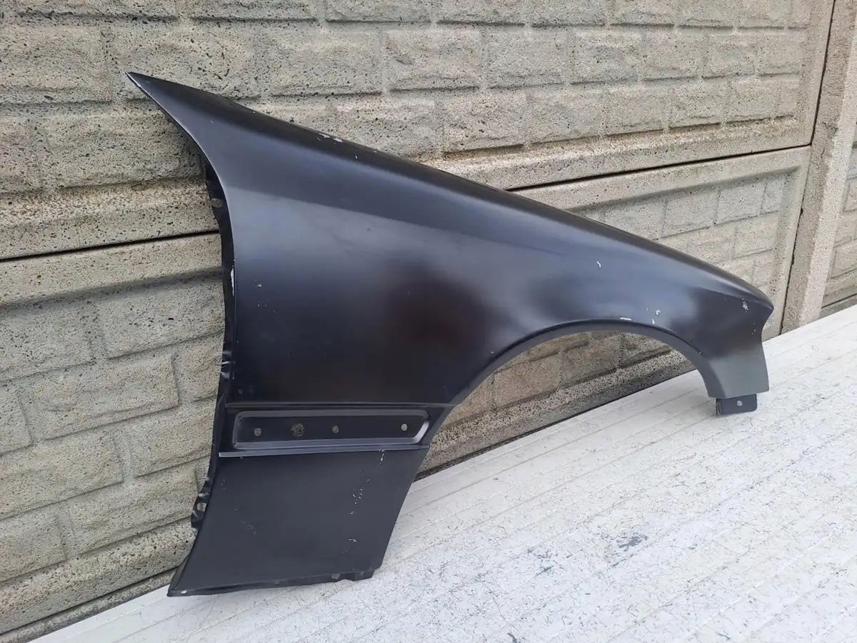 Aripa fata dreapta Mercedes-Benz C Klasa W 202 W202 93 01