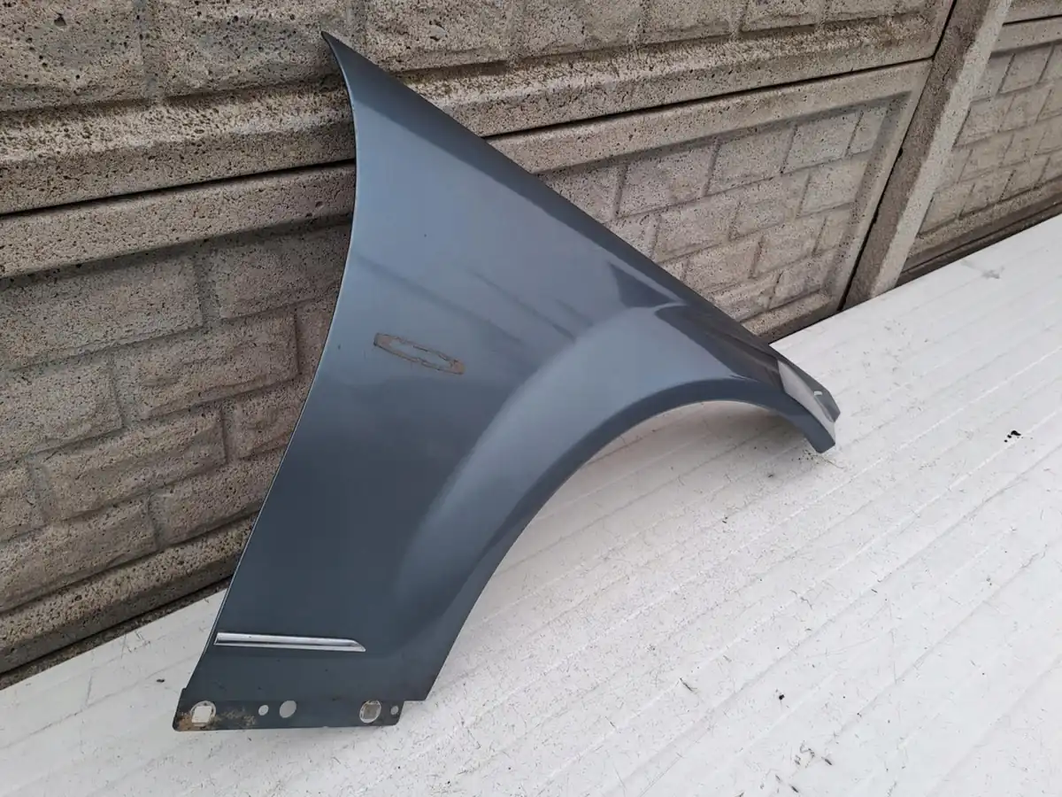 Aripa fata dreapta Mercedes-Benz C Klasa W204 07 14