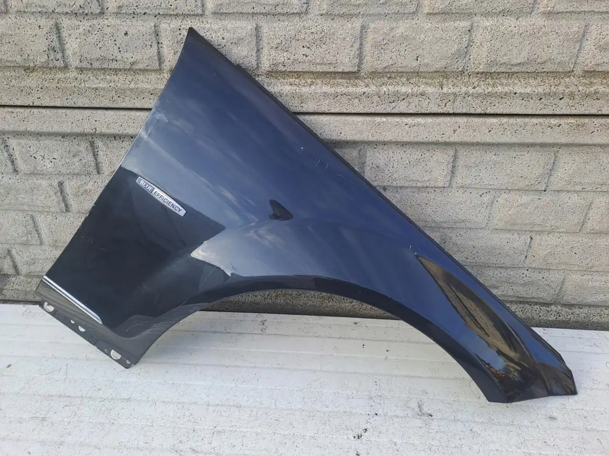Aripa fata dreapta Mercedes-Benz C Klasa W204 07 14