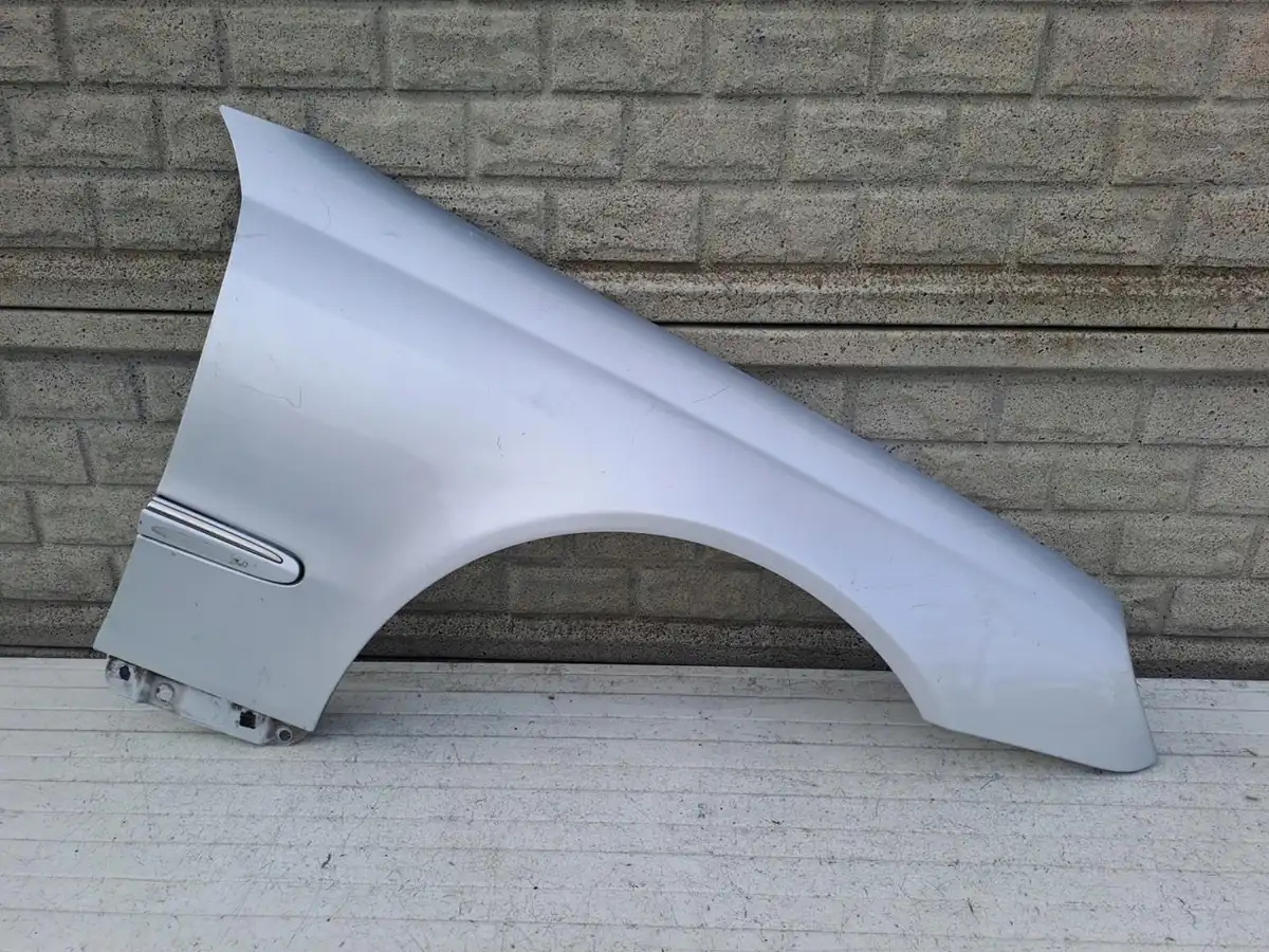 Aripa fata dreapta Mercedes-Benz Clk W209 W 209