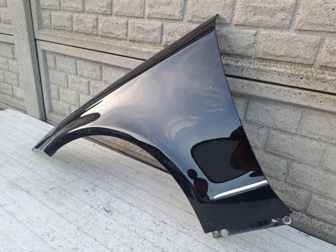 Aripa fata stanga Mercedes-Benz Cls W 218 W218 - Image 3