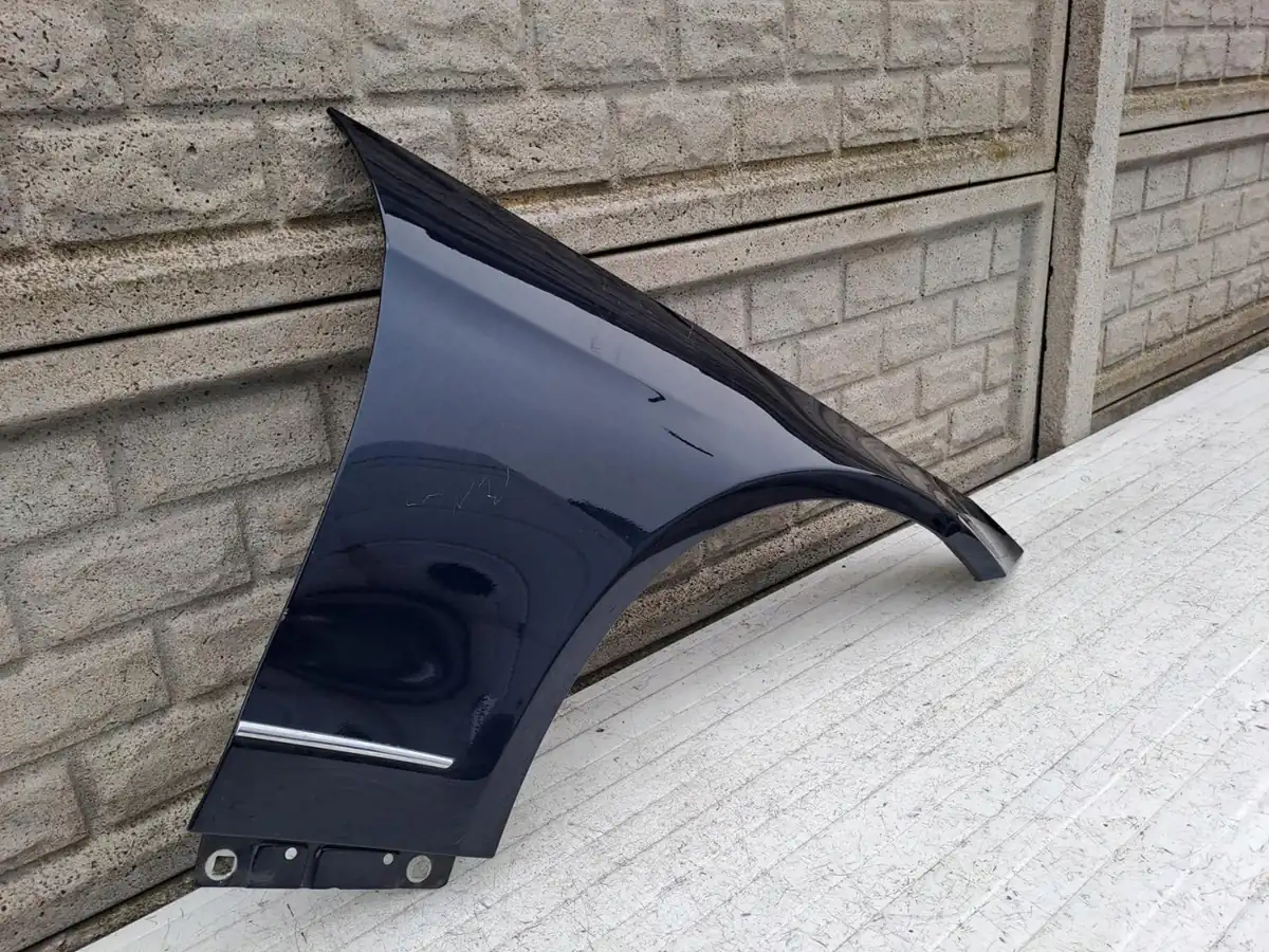 Aripa fata dreapta Mercedes-Benz E Klasa Coupe W207