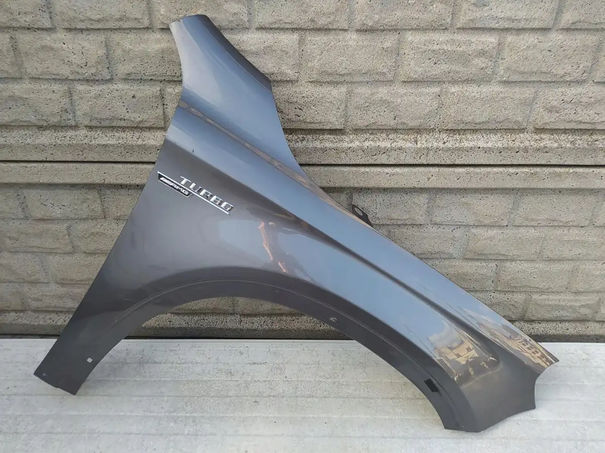 Aripa fata dreapta Mercedes-Benz Gla W 156 W156