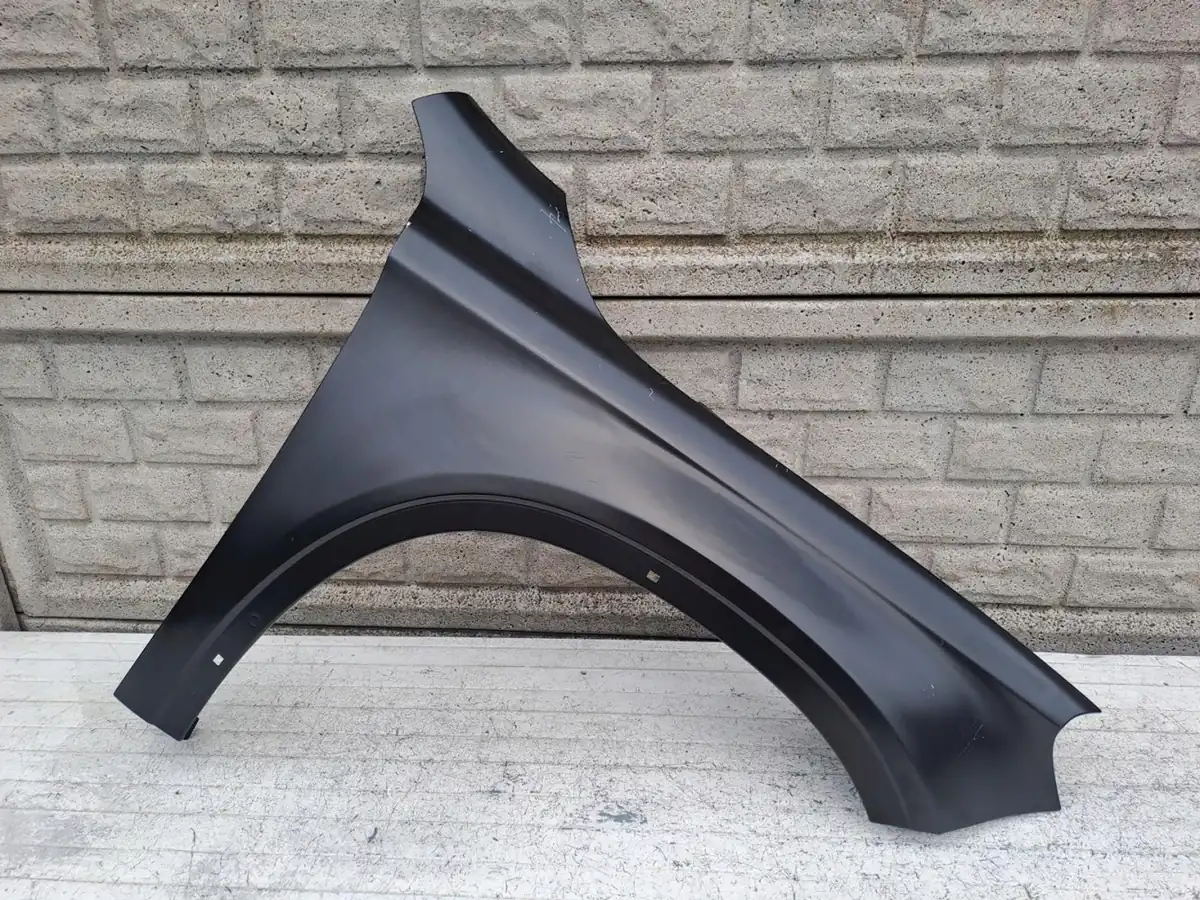 Aripa fata dreapta Mercedes-Benz Gla W 156 W156