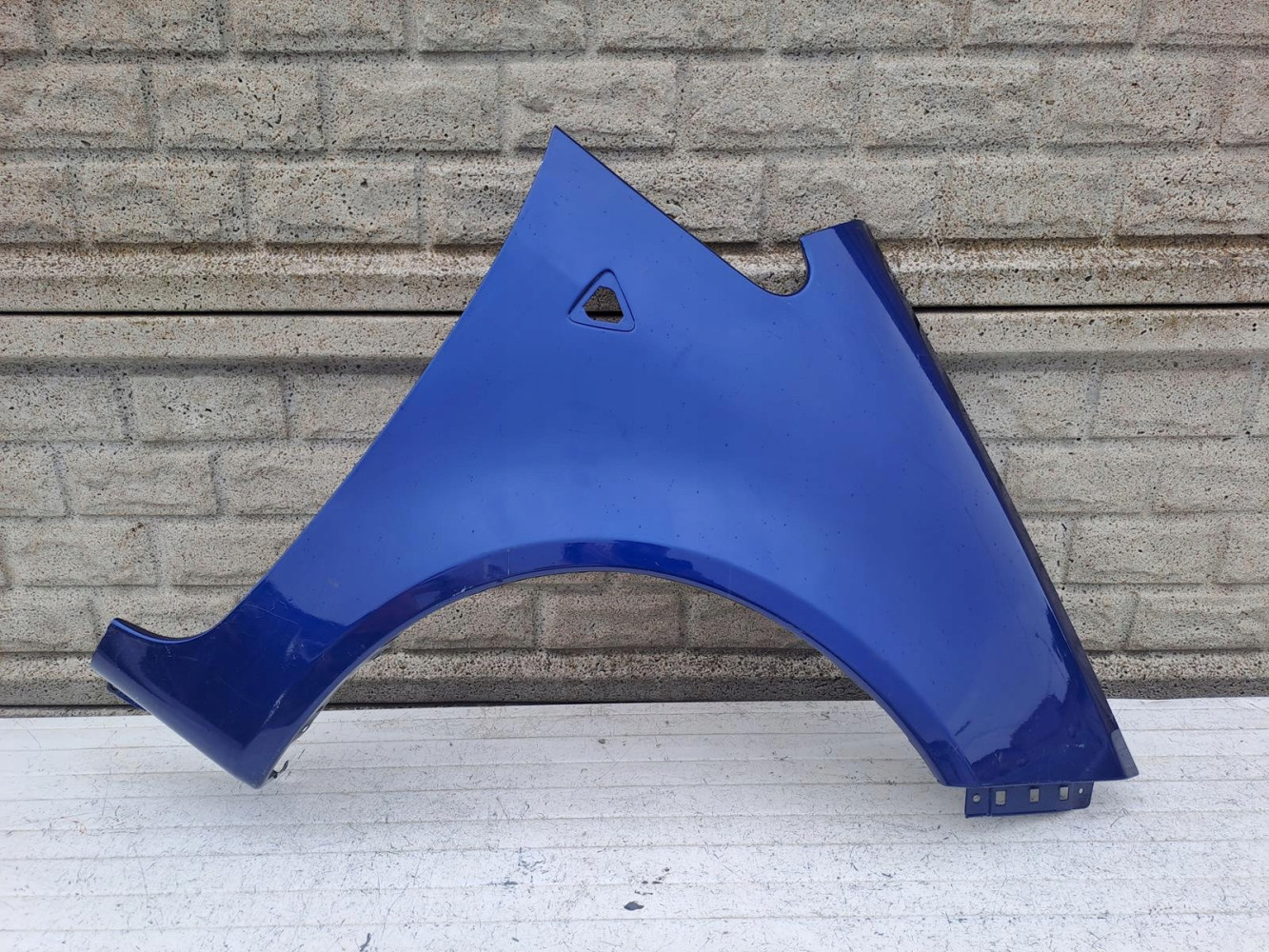 Aripa fata dreapta Mitsubishi Colt 3d 03 08