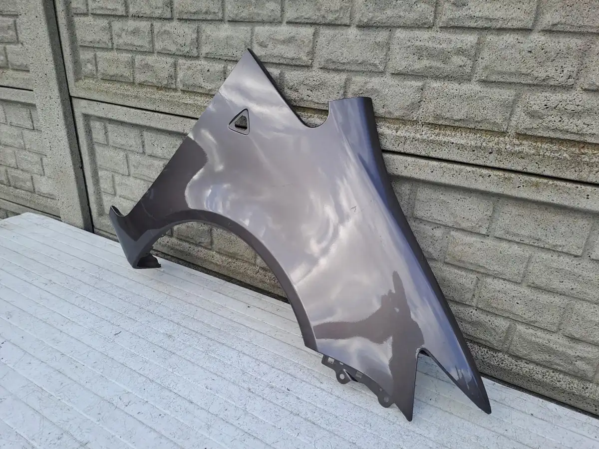 Aripa fata dreapta Mitsubishi Colt Lift 3d 09 23