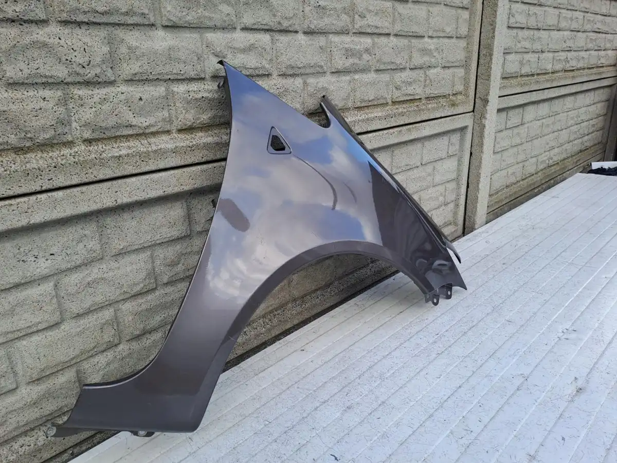 Aripa fata dreapta Mitsubishi Colt Lift 3d 09 23