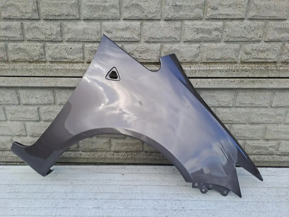 Aripa fata dreapta Mitsubishi Colt Lift 3d 09 23