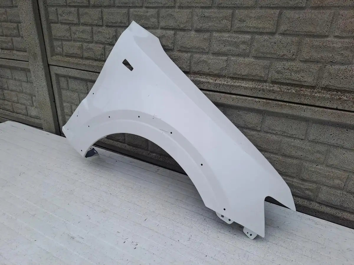 Aripa fata dreapta Mitsubishi Pajero 06 21