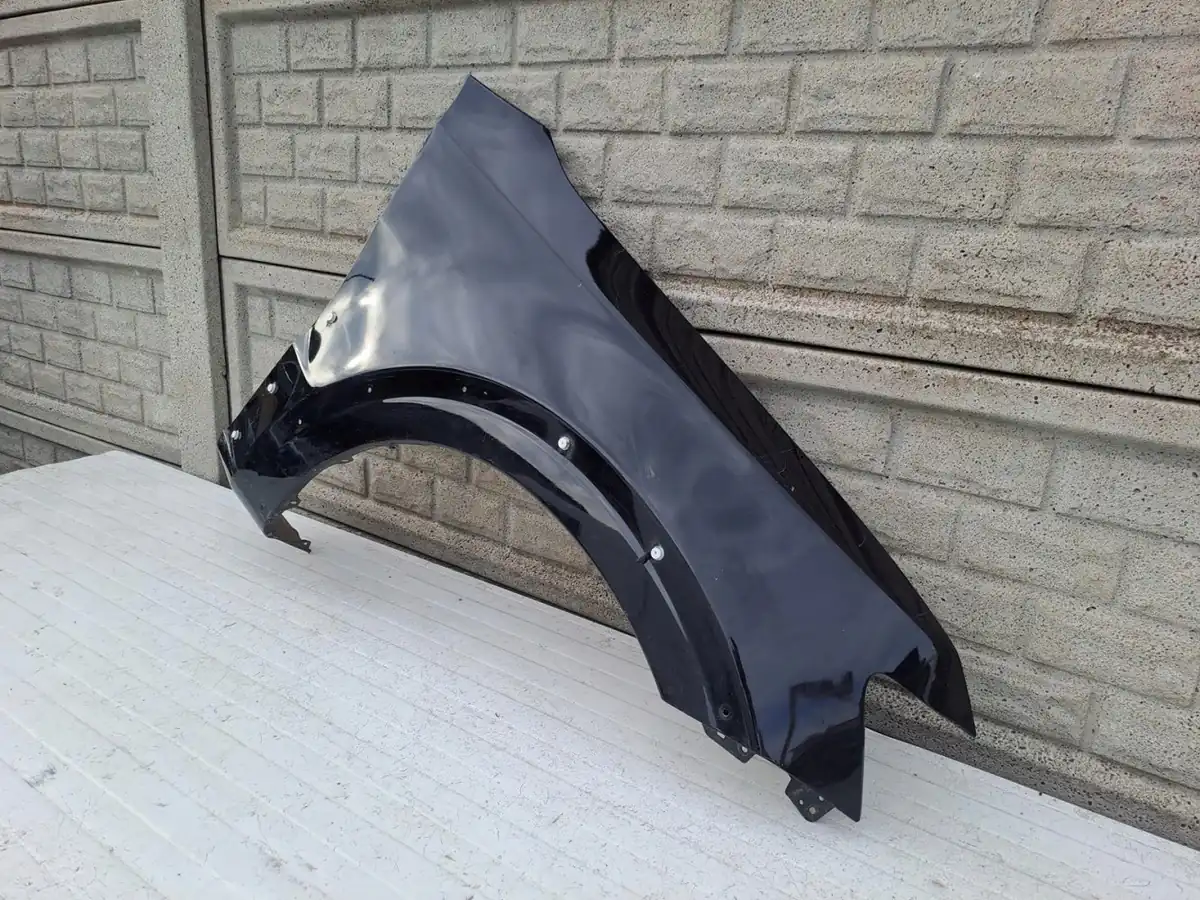 Aripa fata dreapta Mitsubishi Pajero 06 21