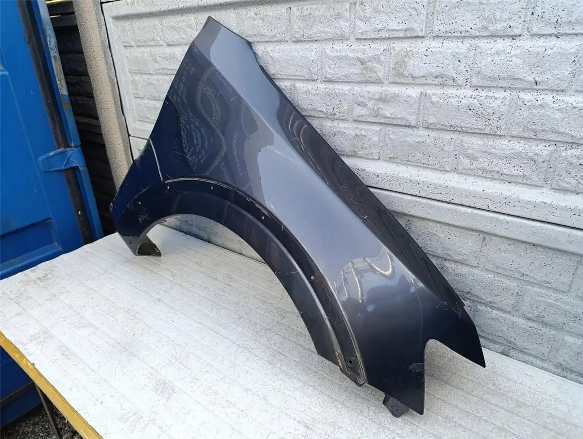 Aripa fata dreapta Mitsubishi Pajero 06 21