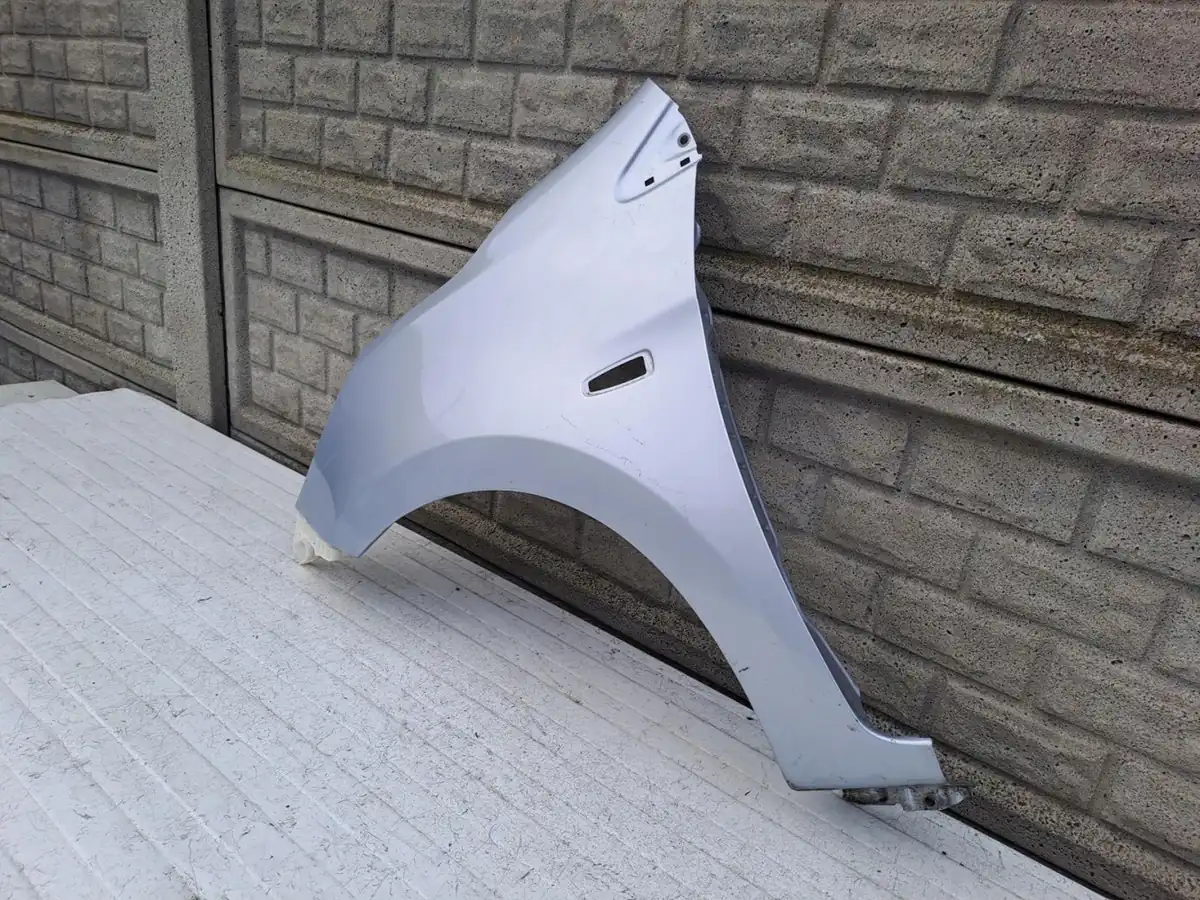 Aripa fata stanga Mitsubishi Space Star 12 20