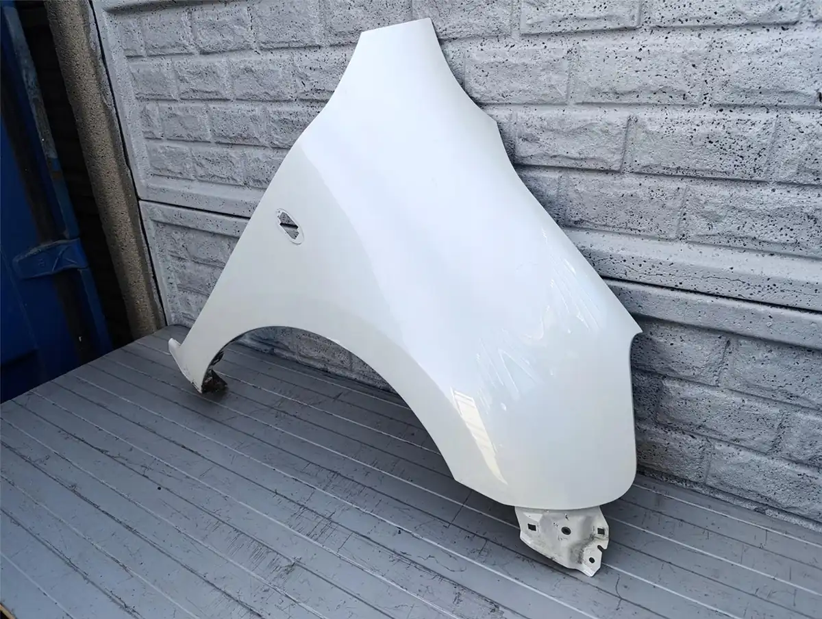 Aripa fata dreapta Nissan Micra K13 Lift 13 18
