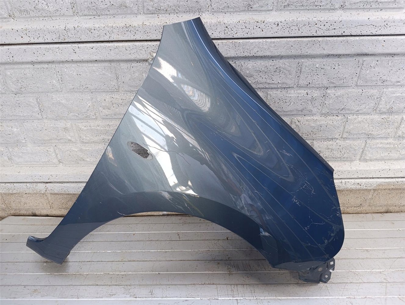 Aripa fata dreapta Nissan Micra K13 Lift 13 18