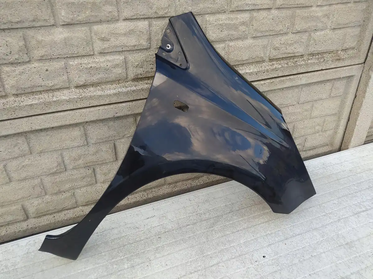 Aripa fata dreapta Nissan Note 2006 2012