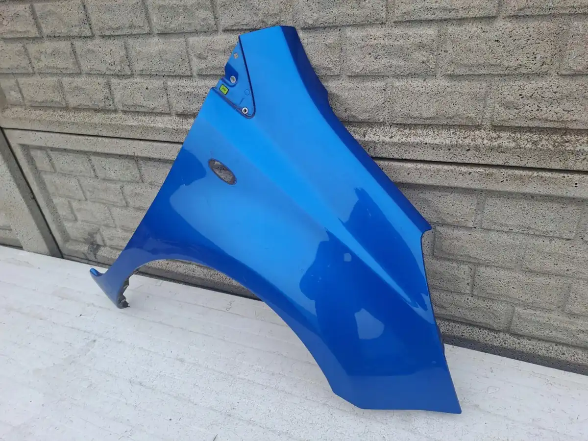 Aripa fata dreapta Nissan Note 2006 2012