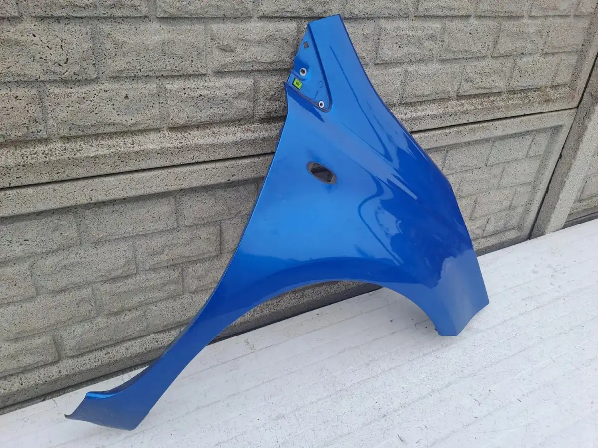 Aripa fata dreapta Nissan Note 2006 2012