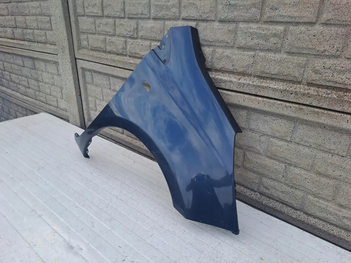 Aripa fata dreapta Nissan Note 2006 2012