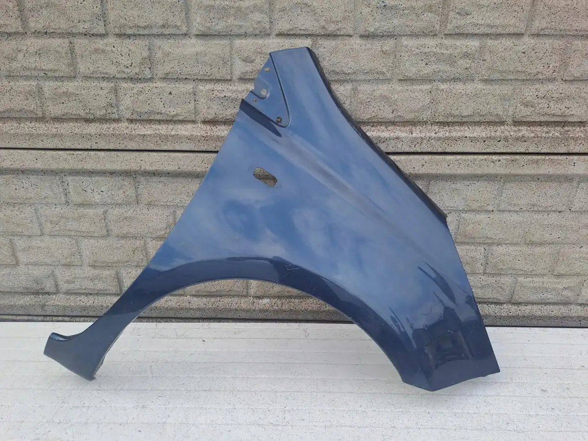Aripa fata dreapta Nissan Note 2006 2012