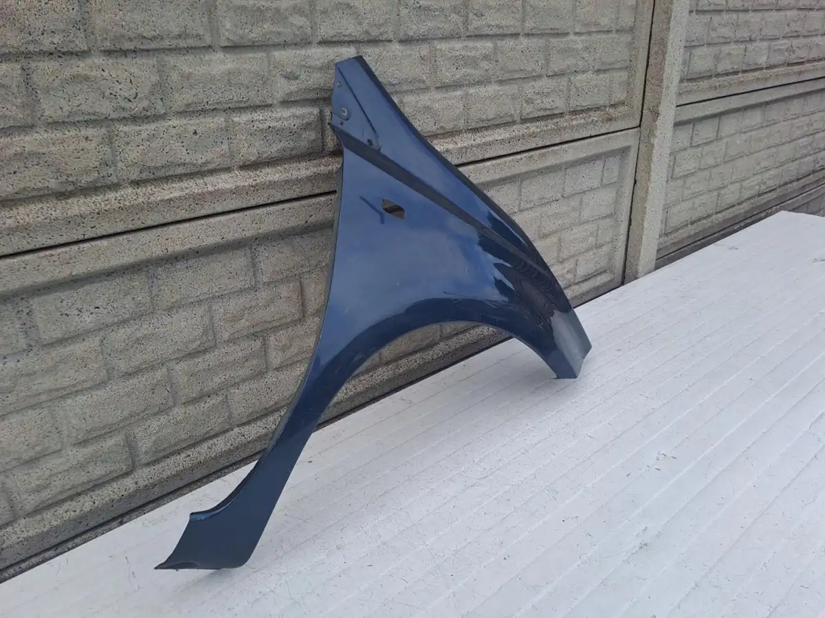 Aripa fata dreapta Nissan Note 2006 2012