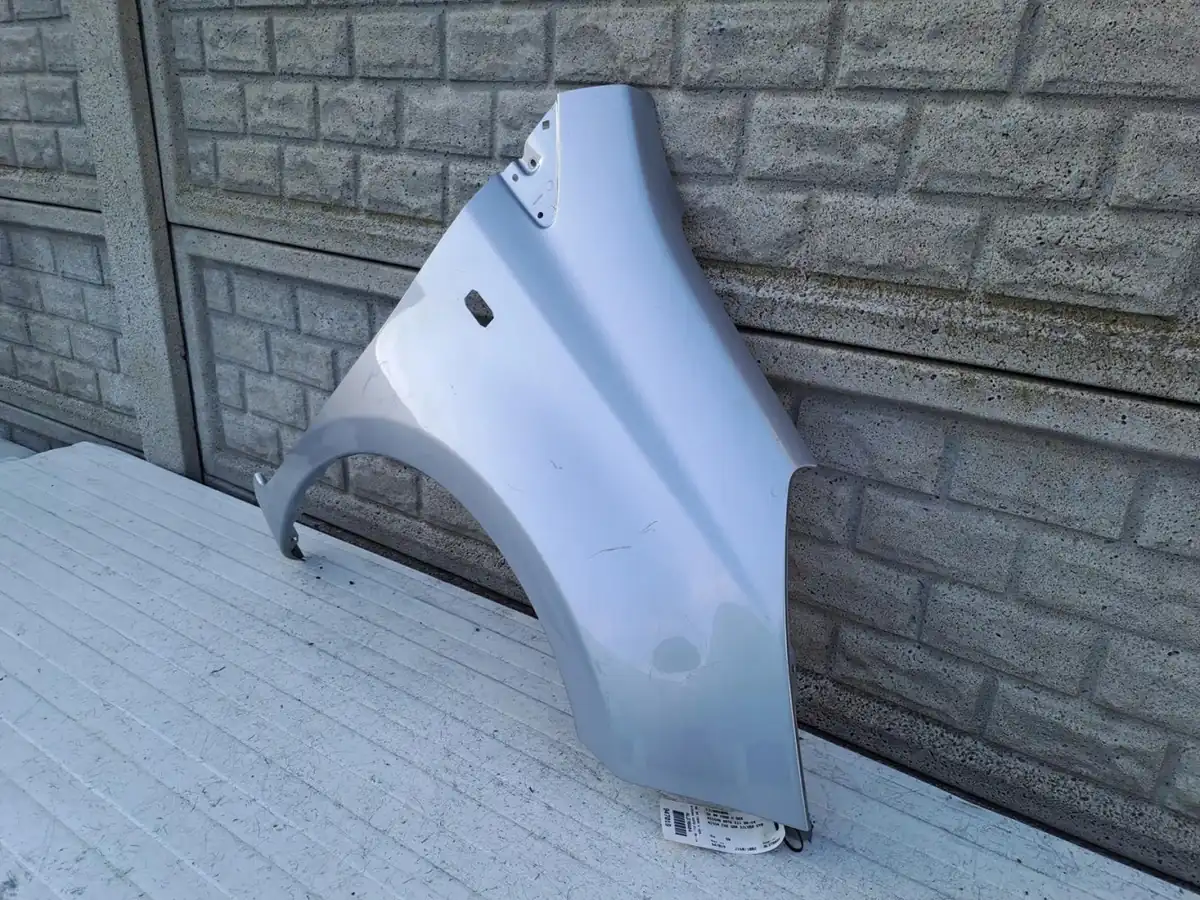 Aripa fata dreapta Nissan Note 2006 2012