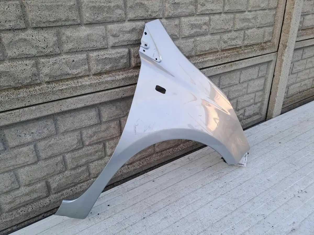 Aripa fata dreapta Nissan Note 2006 2012