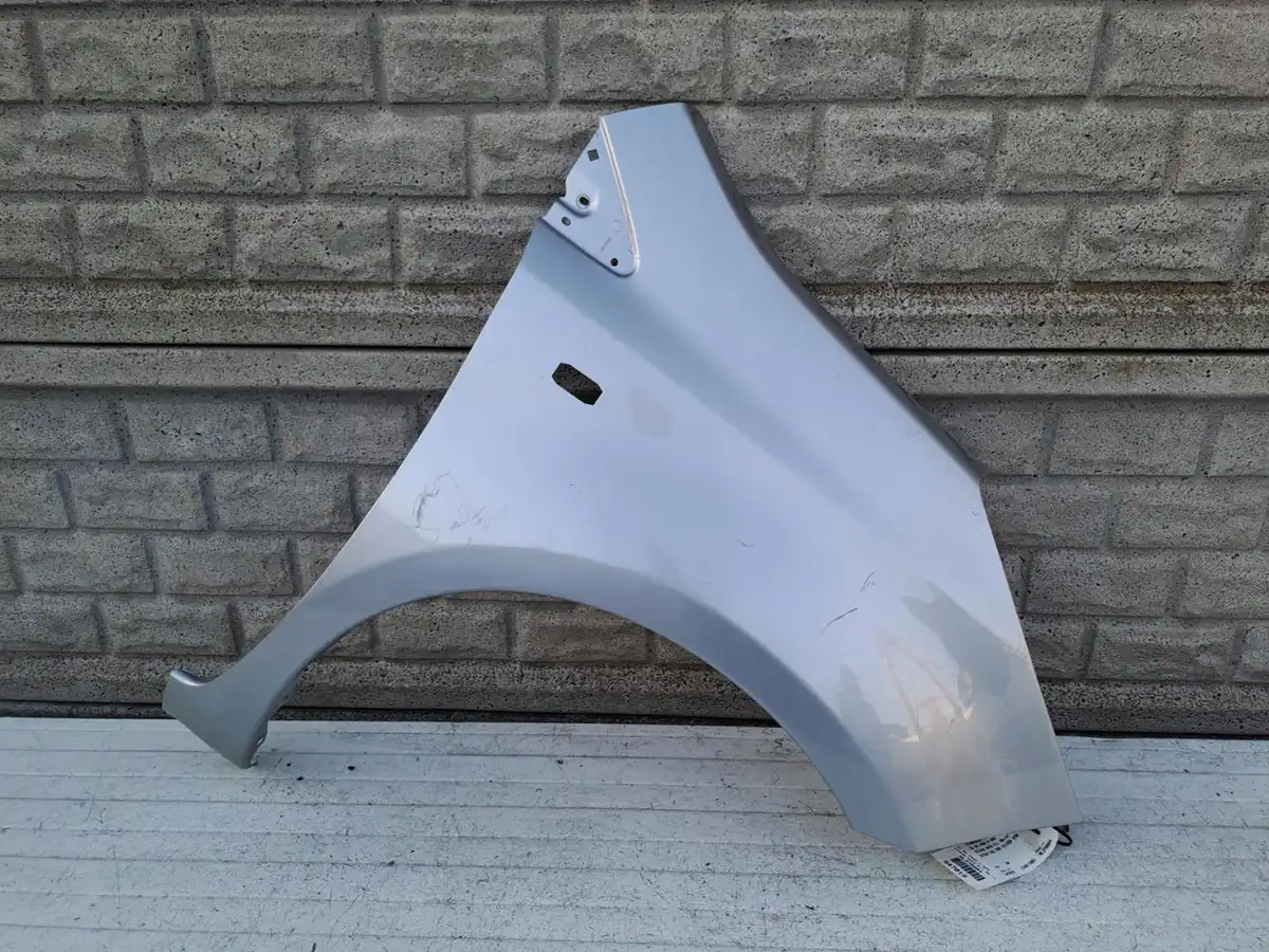 Aripa fata dreapta Nissan Note 2006 2012