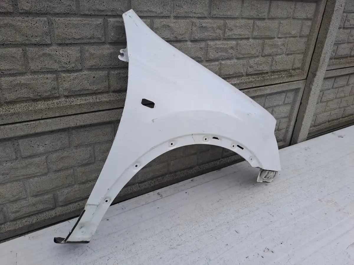 Aripa fata dreapta Nissan Qashqai 06 09