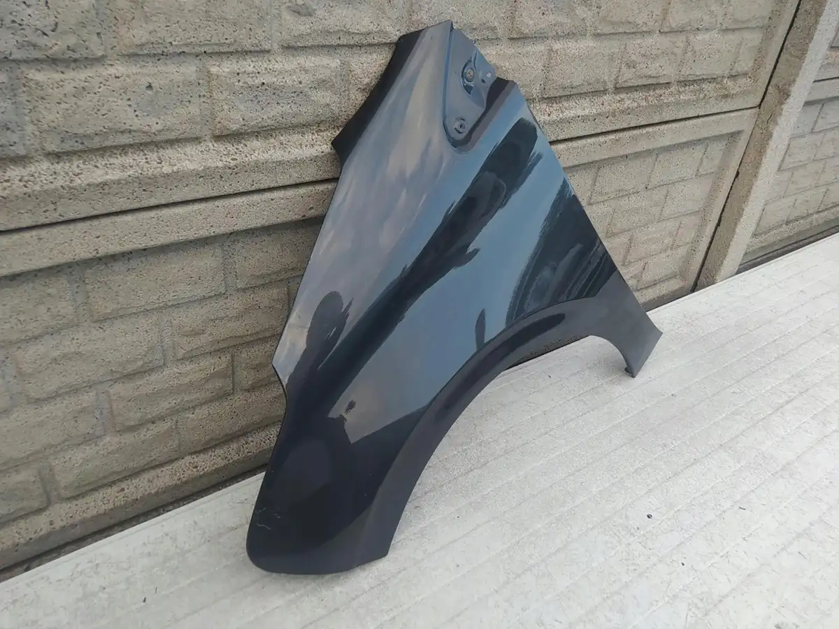 Aripa fata stanga Peugeot 208 11 17