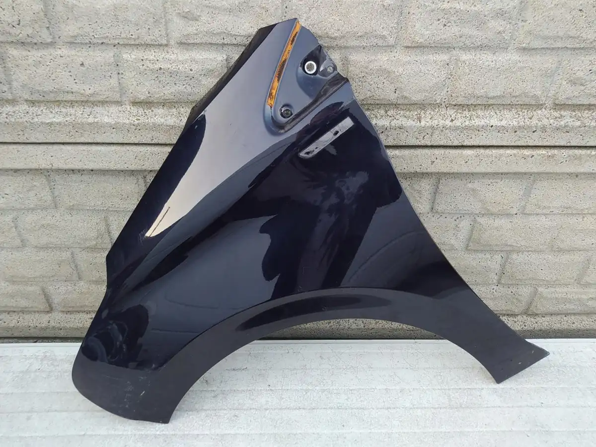 Aripa fata stanga Peugeot 208 11 17