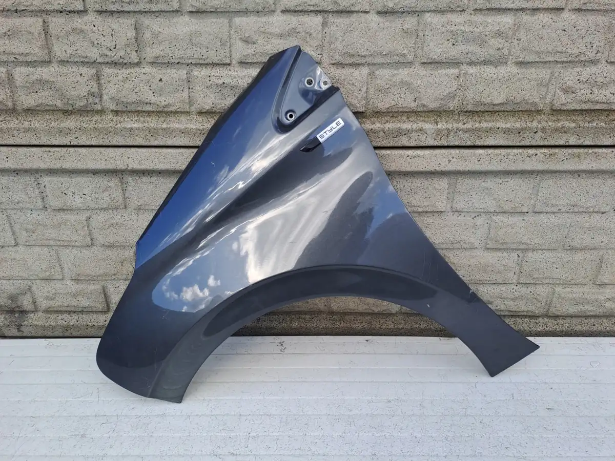 Aripa fata stanga Peugeot 208 11 17