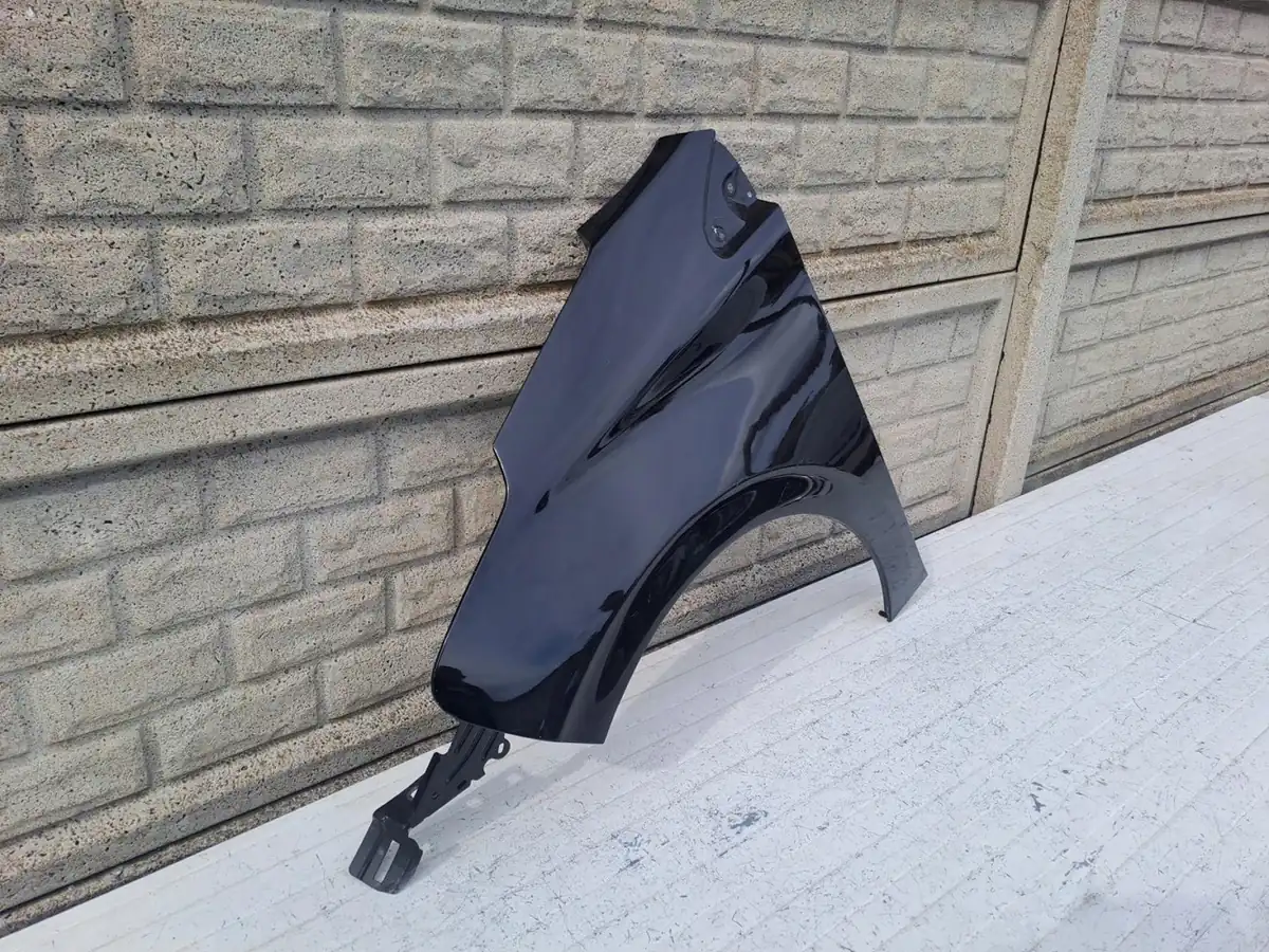 Aripa fata stanga Peugeot 208 11 17