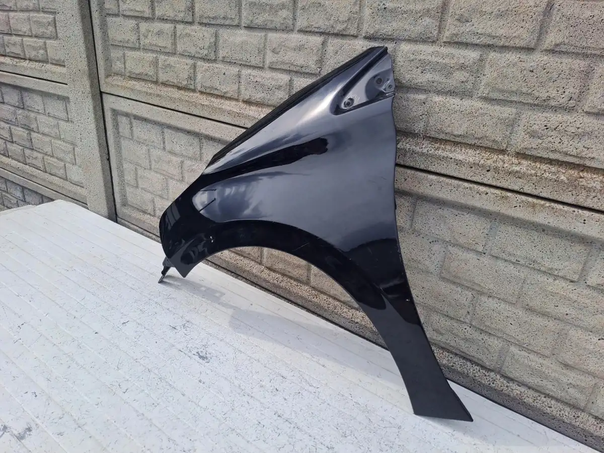 Aripa fata stanga Peugeot 208 11 17