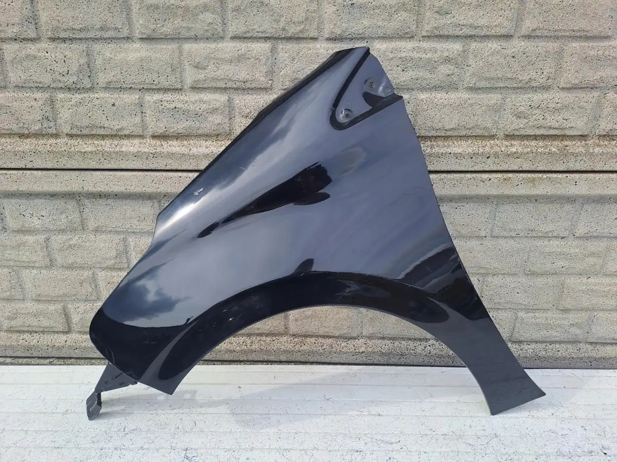 Aripa fata stanga Peugeot 208 11 17
