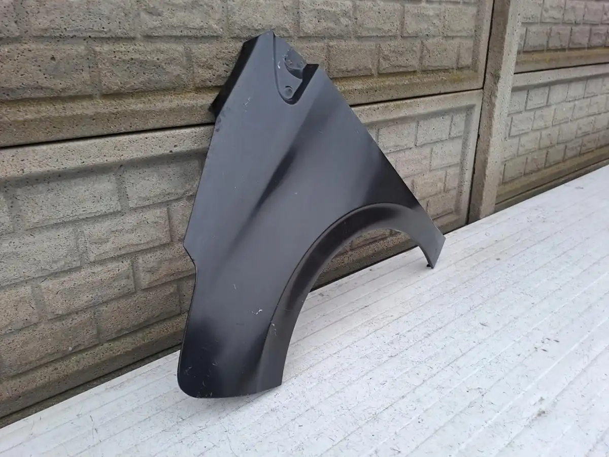 Aripa fata stanga Peugeot 208 11 17
