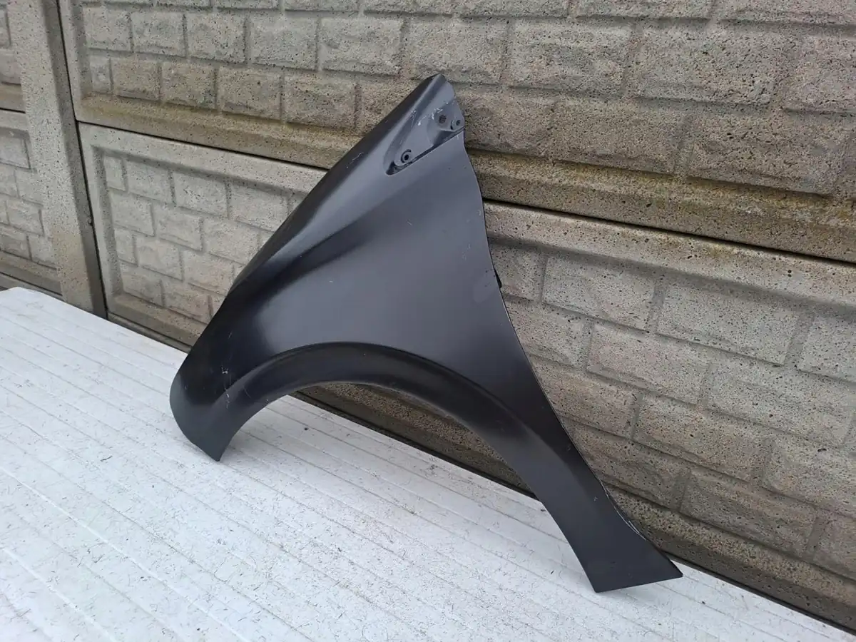 Aripa fata stanga Peugeot 208 11 17