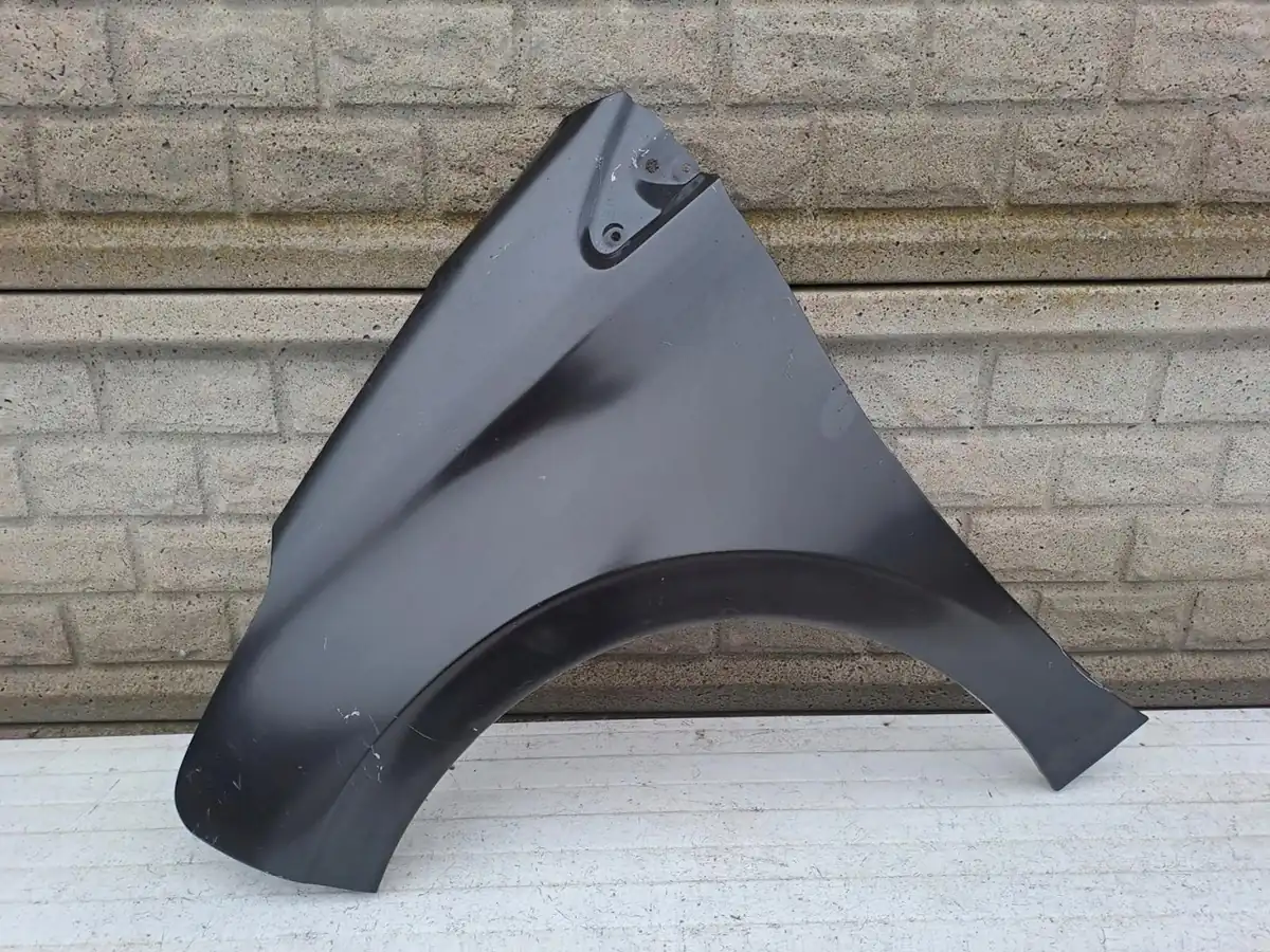 Aripa fata stanga Peugeot 208 11 17