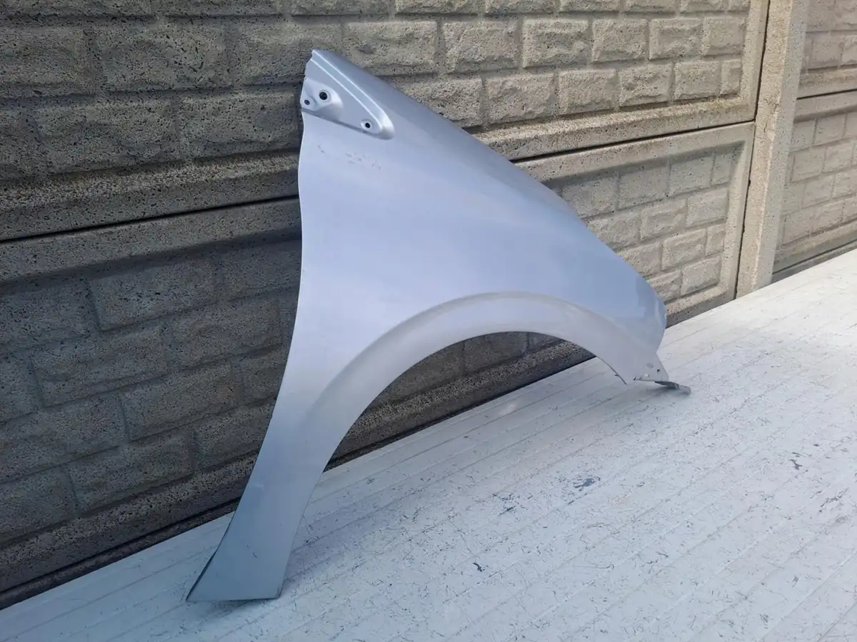 Aripa fata dreapta Peugeot 208 11 17