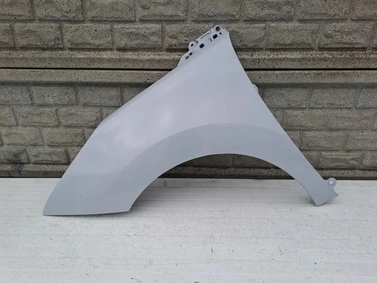 Aripa fata stanga Peugeot 5008 08 17