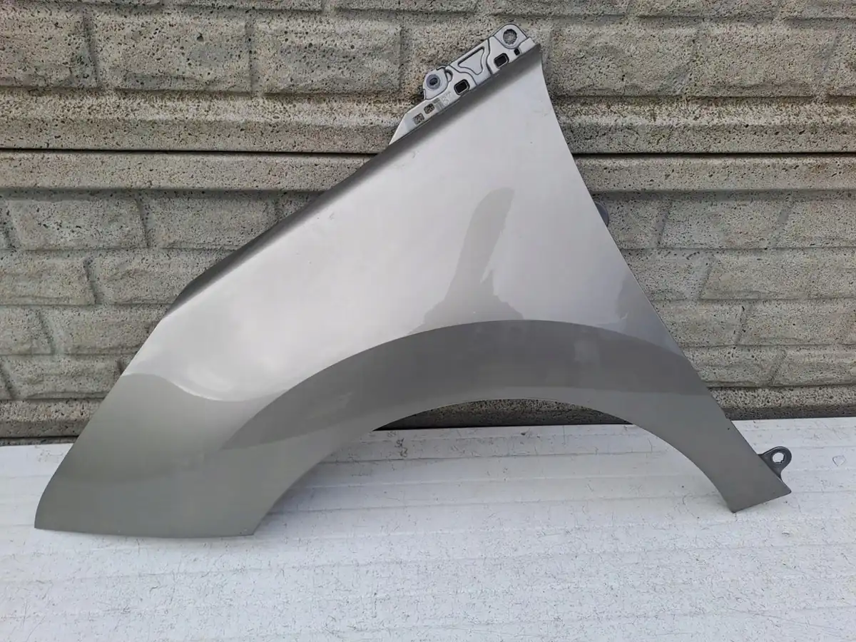 Aripa fata stanga Peugeot 5008 08 17